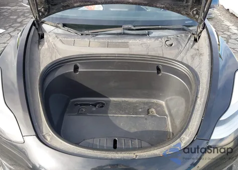 2020 Tesla Model 3 Long Range Dual Motor All-Wheel Drive z USA, uszkodzony, nr VIN 5YJ3E1EBXLF746220